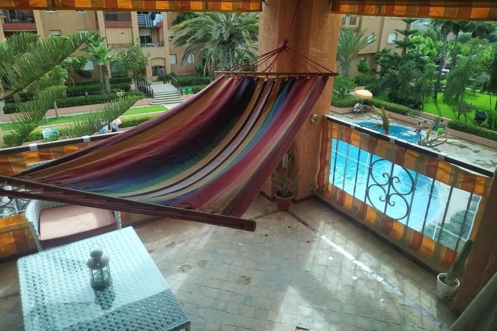 Superbe appartement en résidence privée devant la mer avec piscine Bouznika Exterior foto
