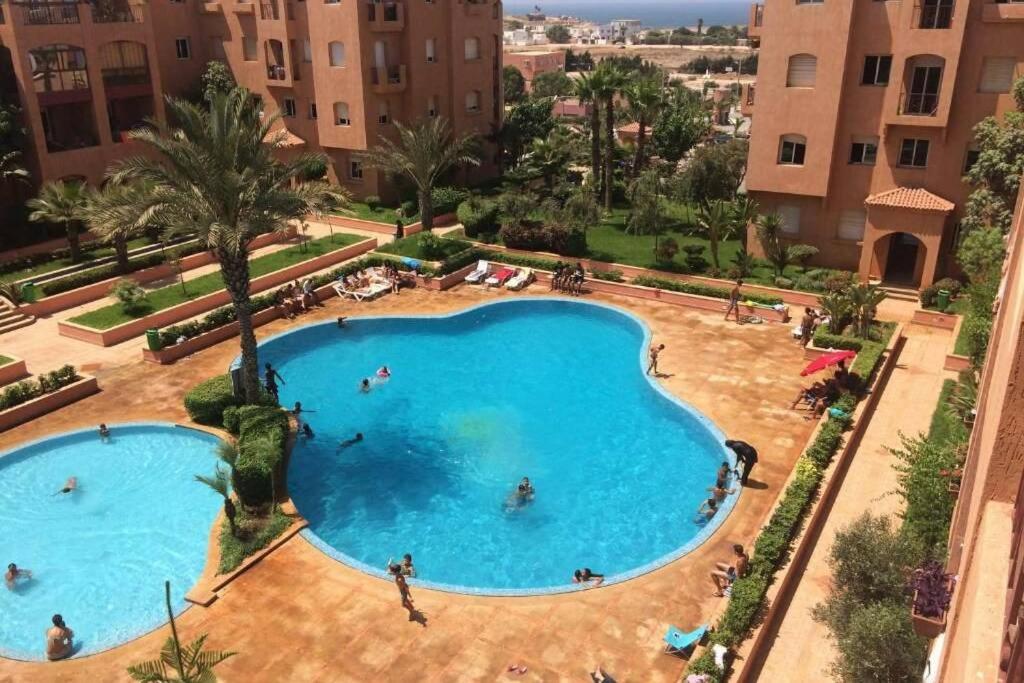 Superbe appartement en résidence privée devant la mer avec piscine Bouznika Exterior foto