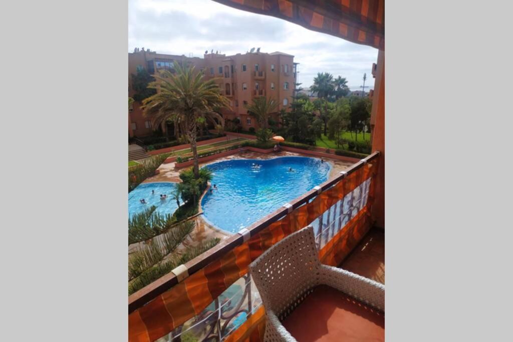 Superbe appartement en résidence privée devant la mer avec piscine Bouznika Exterior foto