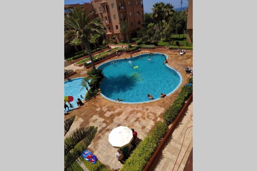 Superbe appartement en résidence privée devant la mer avec piscine Bouznika Exterior foto